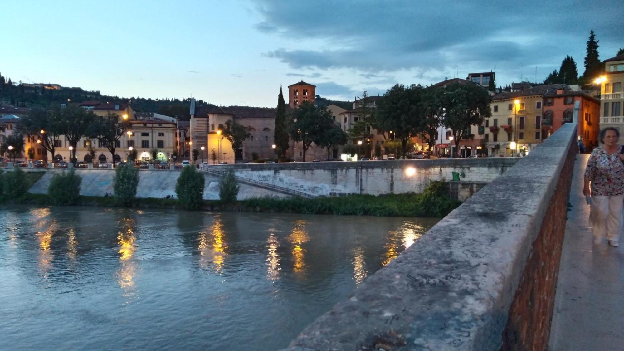 Across The River And Into The Trees Verona Eksteriør billede