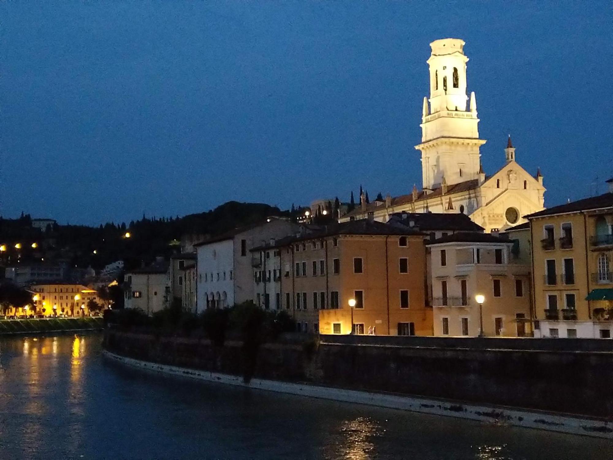 Across The River And Into The Trees Verona Eksteriør billede